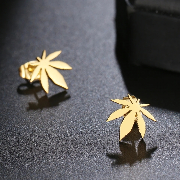 14k Gold plated leaf earrings - Picture 2 of 2